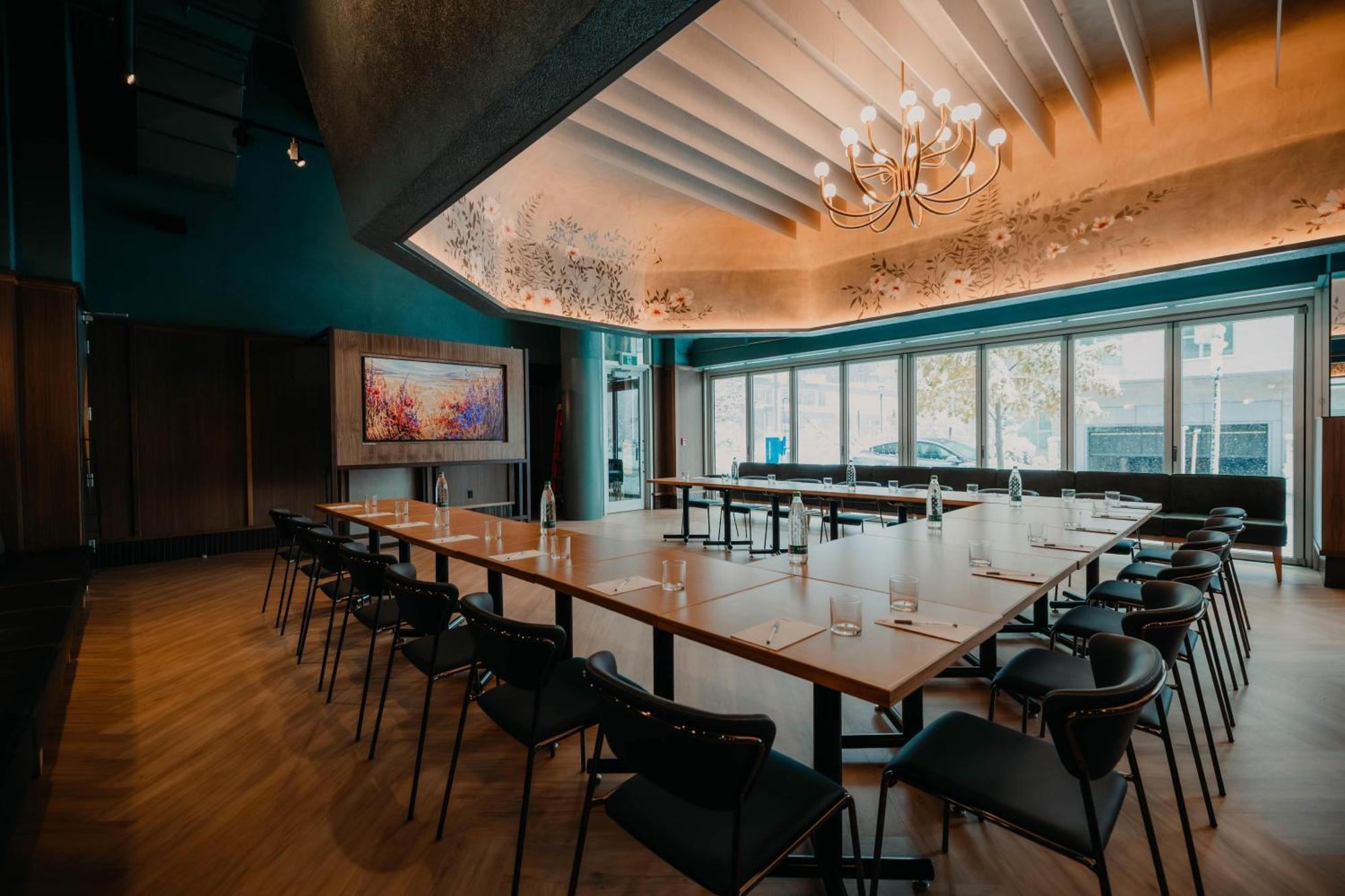 Hilton Garden Inn Montreal Midtown, Quebec, Canada — Photos 1